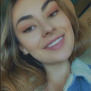 Meet your Posher, Michaela